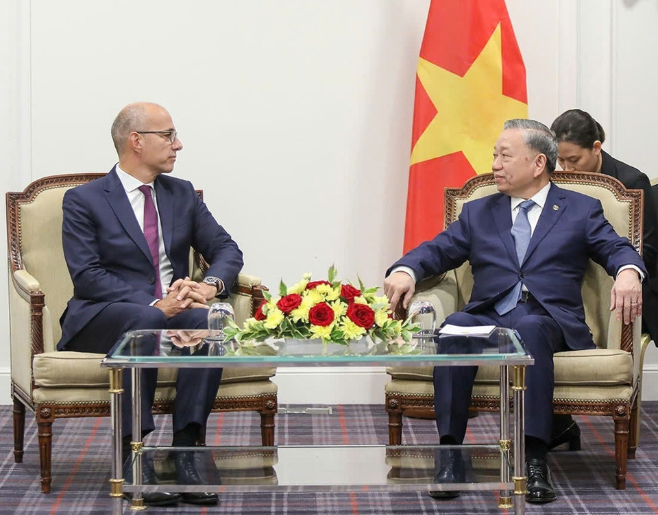 Tổng Bí thư, Chủ tịch nước Tô Lâm tiếp ông Philippe ERRERA, Giám đốc Tập đoàn về phát triển quốc tế và Chính phủ cùng các thành viên của Tập đoàn Safran. (Ảnh: Trí Dũng/TTXVN)