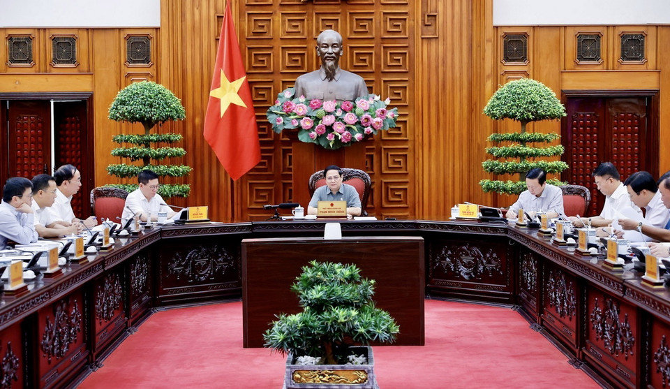 Thủ tướng Phạm Minh Chính chủ trì họp Thường trực Chính phủ về bảo đảm cung ứng điện, năng lượng. (Ảnh: Dương Giang/TTXVN)