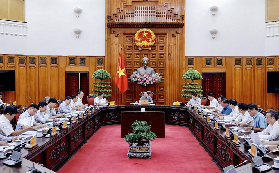 Thủ tướng Phạm Minh Chính chủ trì họp Thường trực Chính phủ về bảo đảm cung ứng điện, năng lượng. (Ảnh: Dương Giang/TTXVN)