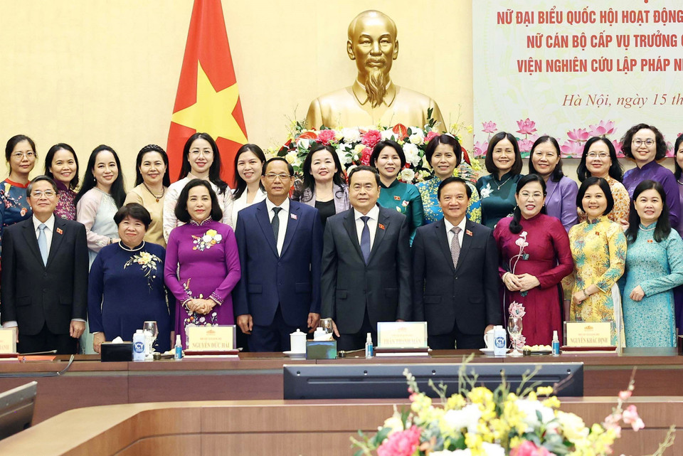 Chủ tịch Quốc hội Trần Thanh Mẫn với các đại biểu. (Ảnh: Thống Nhất/TTXVN)