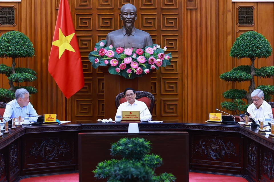 Chiều 1/10/2024, tại Hà Nội, Thủ tướng Phạm Minh Chính chủ trì cuộc làm việc giữa Thường trực Chính phủ với Ủy ban Trung ương Mặt trận Tổ quốc Việt Nam về xóa nhà tạm, nhà dột nát cho các hộ nghèo, hộ cận nghèo trên địa bàn cả nước. (Ảnh: Dương Giang/TTXVN)