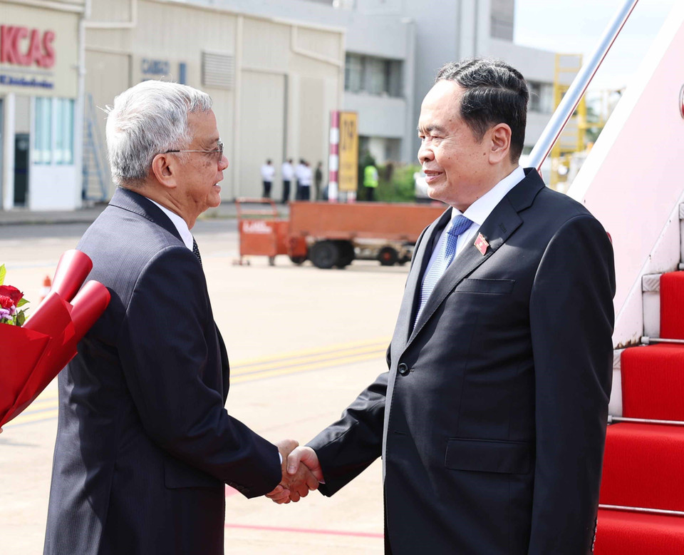 Lễ đón Chủ tịch Quốc hội Trần Thanh Mẫn tại Sân bay quốc tế Wattay, thủ đô Vientiane. (Ảnh: Thống Nhất/TTXVN)