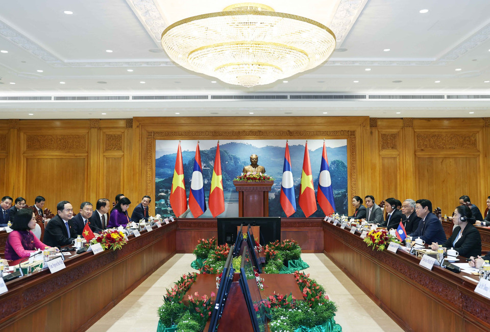 Chủ tịch Quốc hội Trần Thanh Mẫn hội đàm với Chủ tịch Quốc hội Lào Saysomphone Phomvihane. (Ảnh: Thống Nhất/TTXVN)