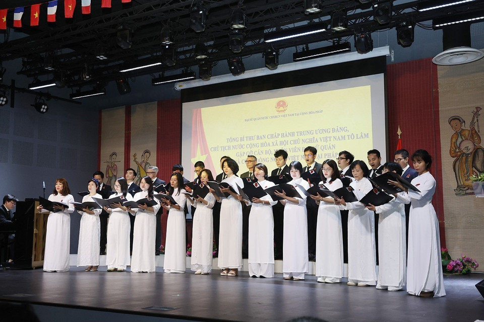 Chương trình văn nghệ chào mừng Tổng Bí thư, Chủ tịch nước Tô Lâm. (Ảnh: Trí Dũng/TTXVN)