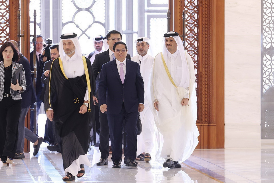 Thủ tướng Nhà nước Qatar Sheikh Mohammed bin Abdulrahman bin Jasim Al-Thani chủ trì Lễ đón Thủ tướng Phạm Minh Chính thăm chính thức Nhà nước Qatar. (Ảnh: Dương Giang/TTXVN)