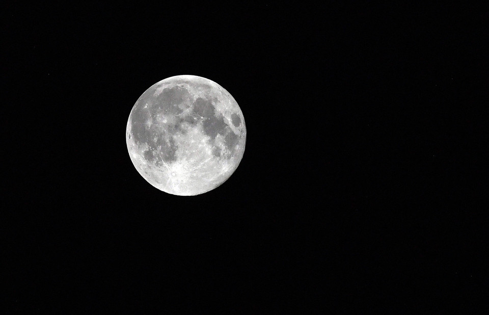 Siêu Trăng trên bầu trời Tehran, Iran đêm 17/10/2024. Ảnh: THX/TTXVN