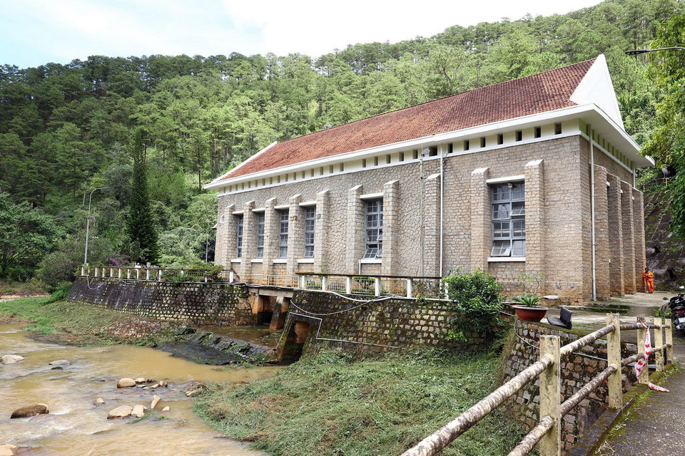 Hầu hết hạng mục công trình được xây dựng bằng đá chẻ và liên kết bằng mạch vữa. (Ảnh: Huy Hùng/TTXVN)