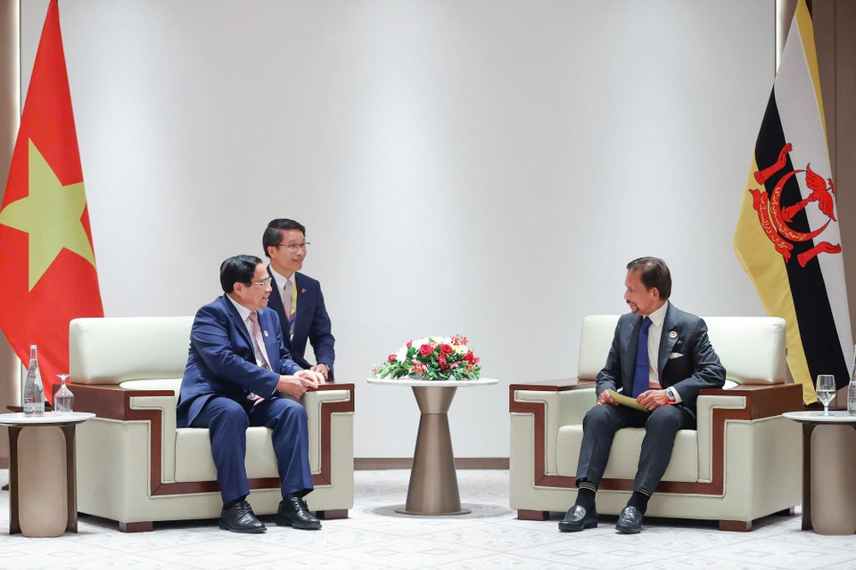 Thủ tướng Phạm Minh Chính gặp Quốc vương Brunei Hassanal Bolkiah. (Ảnh: Dương Giang/TTXVN)