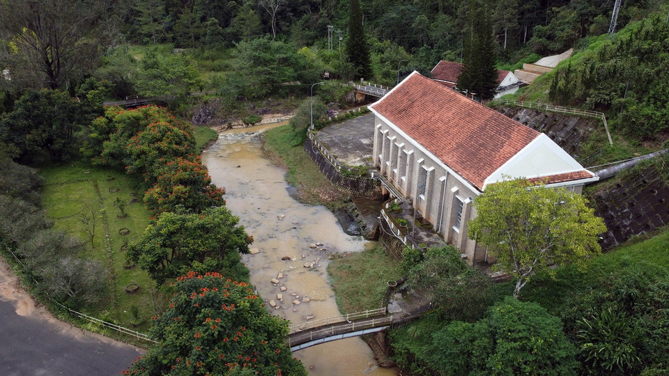 Trải qua hơn 80 năm xây dựng và vận hành, thủy điện Ankroet hiện nay vẫn được vận hành và phát lên lưới điện quốc gia. (Ảnh: Huy Hùng/TTXVN)