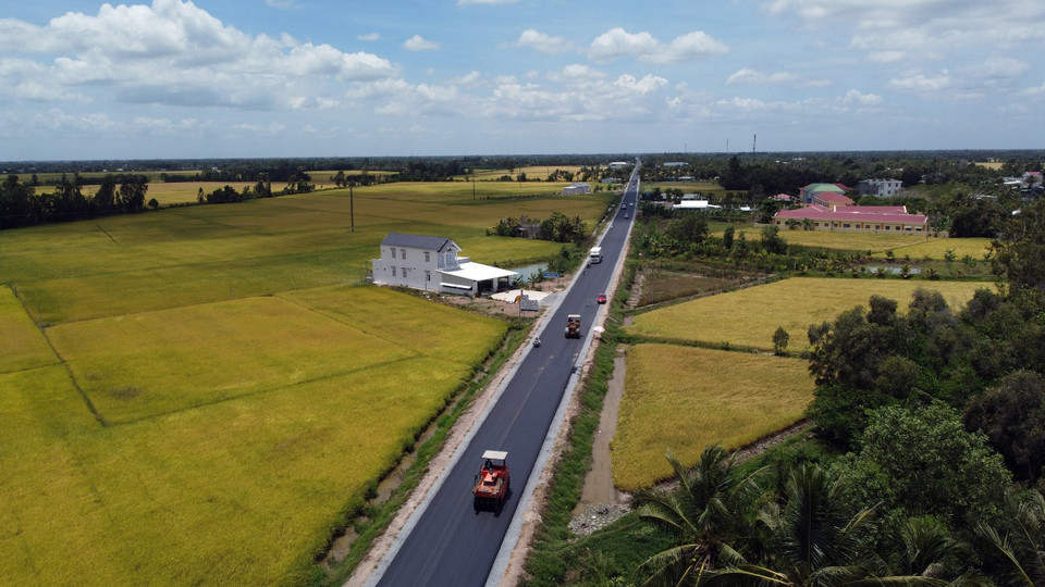 Tuyến đường mới được nâng từ 7m lên 9m và tăng cường lại nền mặt đường. (Ảnh: Huy Hùng/TTXVN)