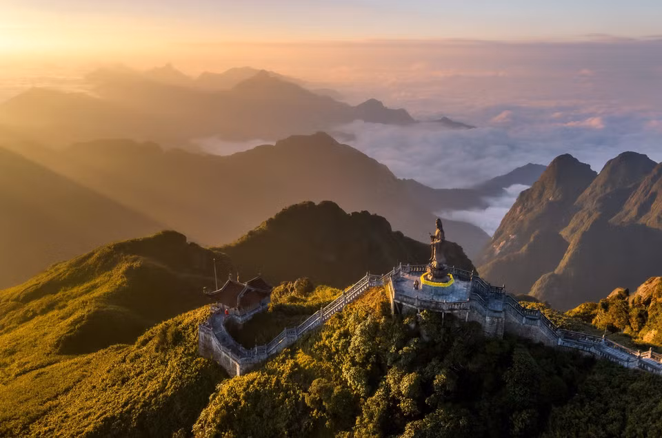 Tác phẩm 'Ngày mới trên đỉnh Fanxipan' của tác giả Nguyễn Phước Hoài. (Ảnh: Ban tổ chức cung cấp/TTXVN phát)
