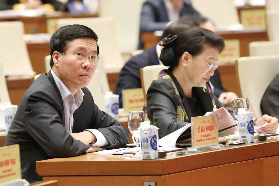 Ông Võ Văn Thưởng, Ủy viên Bộ Chính trị, Thường trực Ban Bí thư và Chủ tịch Quốc hội Nguyễn Thị Kim Ngân dự hội nghị. (Ảnh: Phương Hoa/TTXVN)