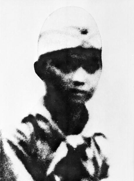 Trong các cuộc kháng chiến chống ngoại xâm, đã xuất hiện nhiều tấm gương tuổi trẻ kiên cường, dũng cảm như Trần Văn Ơn, Võ Thị Sáu, La Văn Cầu, Bế Văn Đàn, Nguyễn Văn Trỗi...xứng đáng đại diện cho một lớp trẻ "Quyết tử cho Tổ quốc quyết sinh". Trong ảnh: Lý Tự Trọng - Người đoàn viên thanh niên cộng sản đầu tiên - tấm gương sáng tiêu biểu cho lòng yêu nước và lý tưởng cao đẹp của thanh niên Việt Nam trong mọi thời đại. (Nguồn: TTXVN)