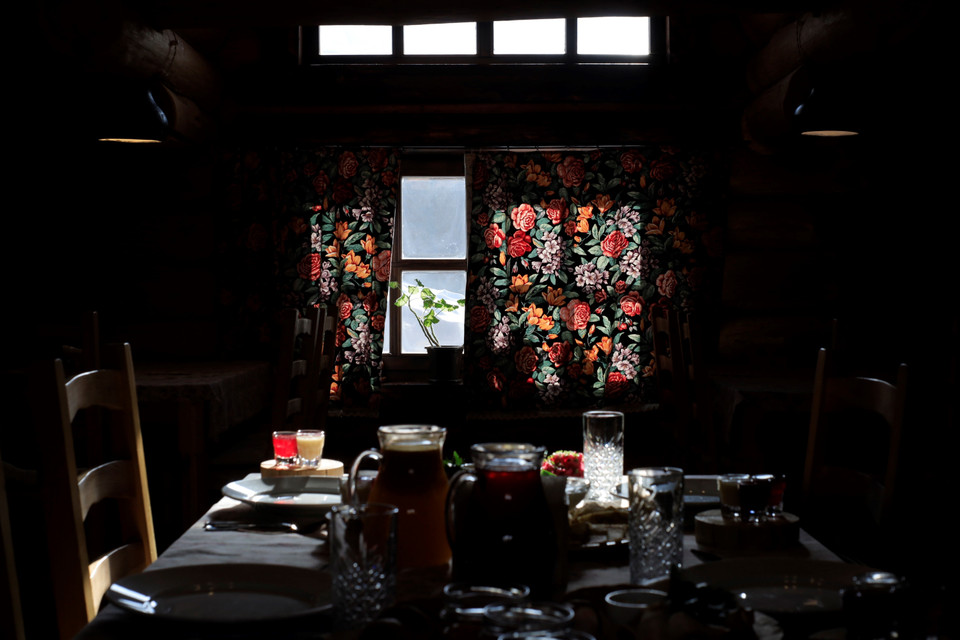 Nếp nhà cổ lưu lại những ký ức và hoài niệm về thời kỳ lịch sử đã qua, góp phần giáo dục lịch sử văn hóa truyền thống cho lớp trẻ. (Ảnh: Trần Hiếu/TTXVN)