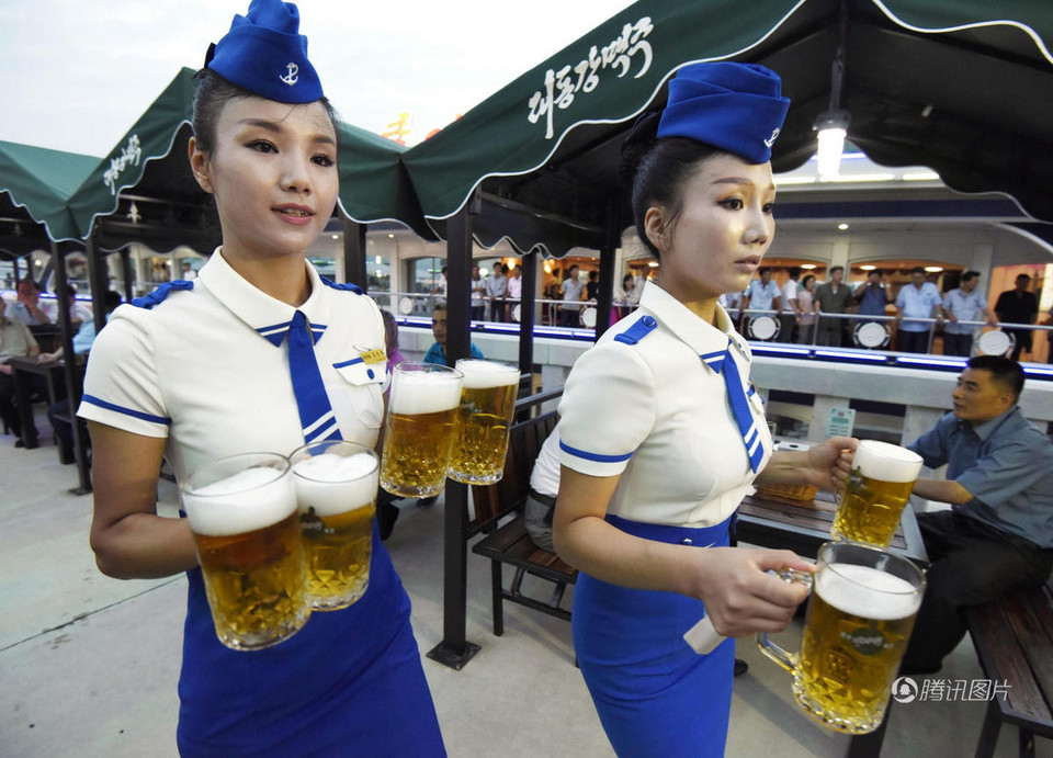 Ngày 12/8, lễ hội bia đầu tiên của Triều Tiên đã diễn ra tại một nhà hàng nổi trên sông Taedong ở thủ đô Bình Nhưỡng. (Nguồn: QQ)