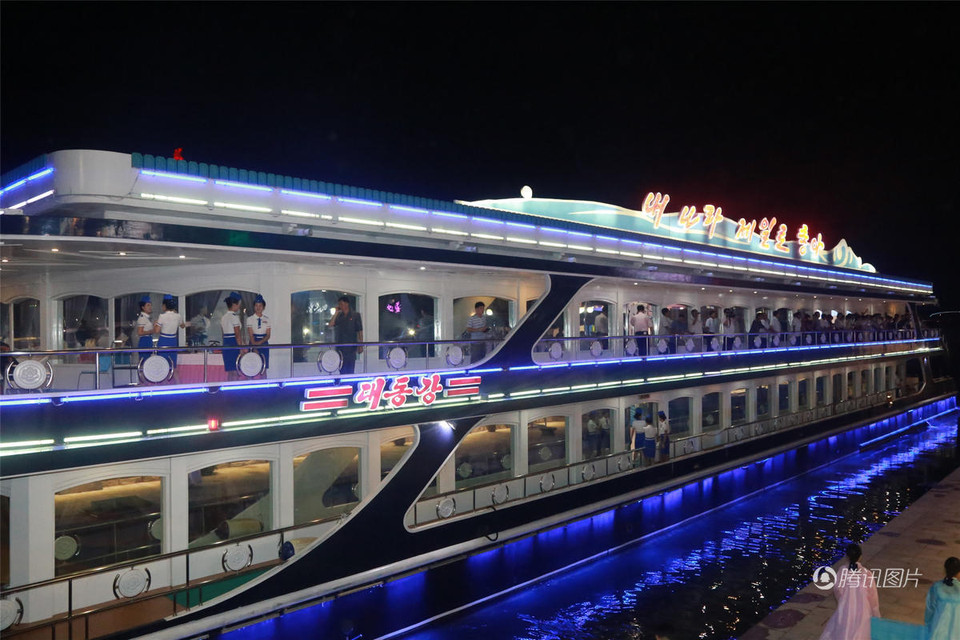 Với bia tươi, thức ăn, các màn trình diễn âm nhạc và trò chơi, lễ hội dự kiến sẽ kéo dài đến đầu tháng Chín tới cũng mở cửa cho các du khách nước ngoài. (Nguồn: QQ)