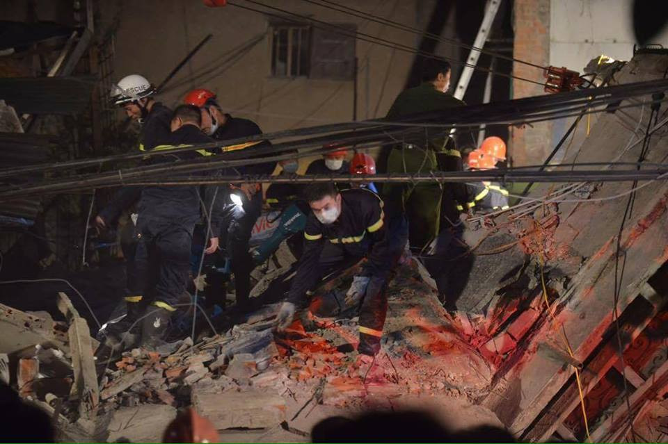 Vào lúc 3 giờ 15 phút ngày 4/8, ngôi nhà 4 tầng tại 43 Cửa Bắc, Hà Nội bất ngờ đổ sập. (Ảnh: Lê Minh Sơn/Vietnam+)