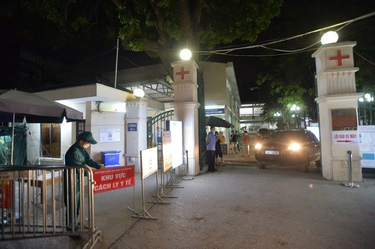 Tháo dỡ cách ly tại cơ sở Tam Hiệp. (Nguồn: TTXVN phát)