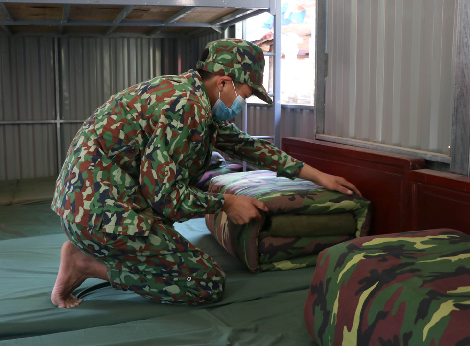 Sinh hoạt của các chiến sỹ biên phòng công tác tại các chốt phòng chống dịch đều thực hiện đúng nội quy, giờ giấc. (Nguồn: TTXVN)