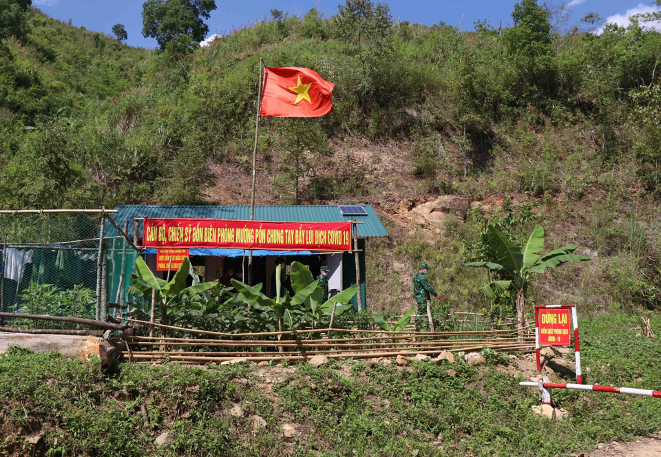 Chốt phòng chống COVID-19 khu vực mốc 89 của Đồn Biên phòng Mường Pồn (Bộ đội Biên phòng tỉnh Điện Biên) là một trong 6 chốt cố định được thiết lập trên suốt chiều dài hơn 40km giáp biên giới Lào. Ảnh: TTXVN