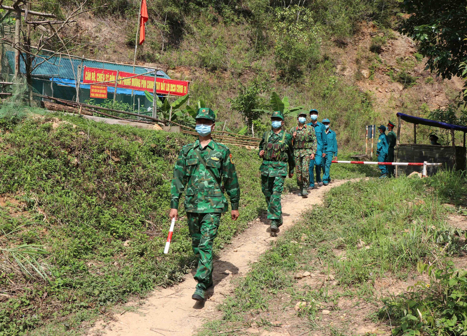 Triển khai hoạt động tuần tra, kiểm tra, kiểm soát đường biên, cột mốc, ngăn chặn xuất nhập cảnh trái phép trên biên giới của tổ công tác tại chốt mốc 89 (Đồn Biên phòng Mường Pồ (Bộ đội Biên phòng tỉnh Điện Biên). (Nguồn: TTXVN)