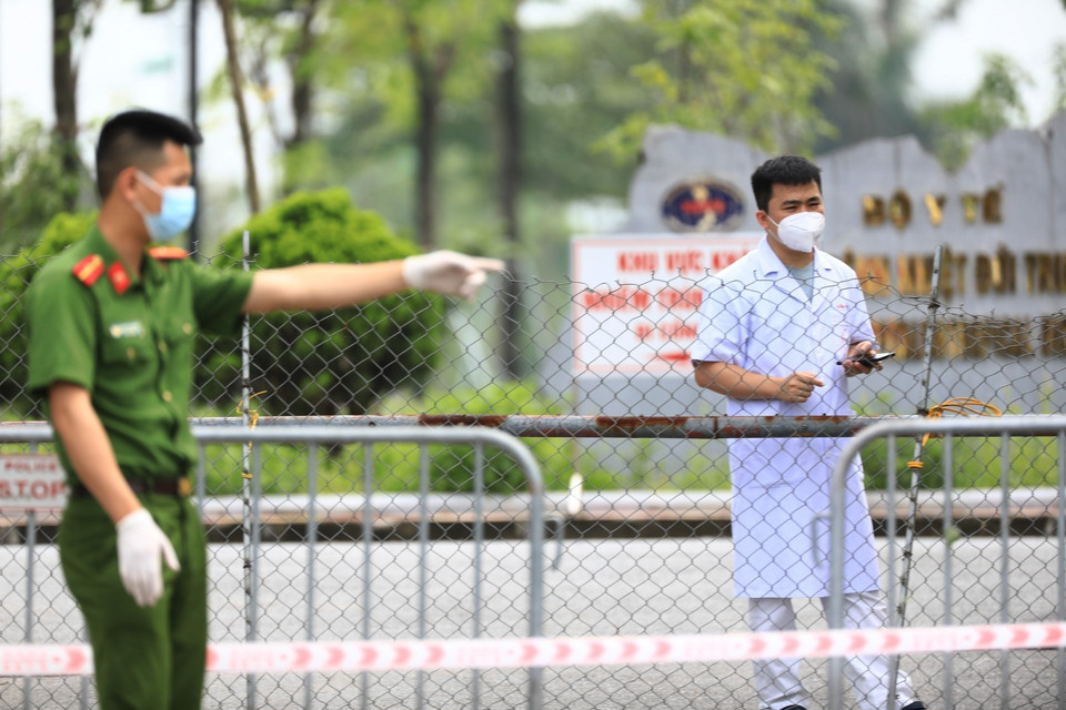 Các y bác sỹ của bệnh viện tuân thủ lệnh cách ly y tế trong trạng thái nội bất xuất, ngoại bất nhập. (Ảnh: Thành Đạt/TTXVN)