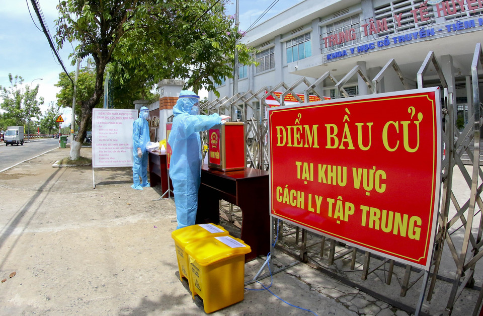 Hình huống bầu cử tại khu cách ly tập trung, bệnh viện, cơ sở y tế. (Ảnh: Duy Khương/TTXVN)