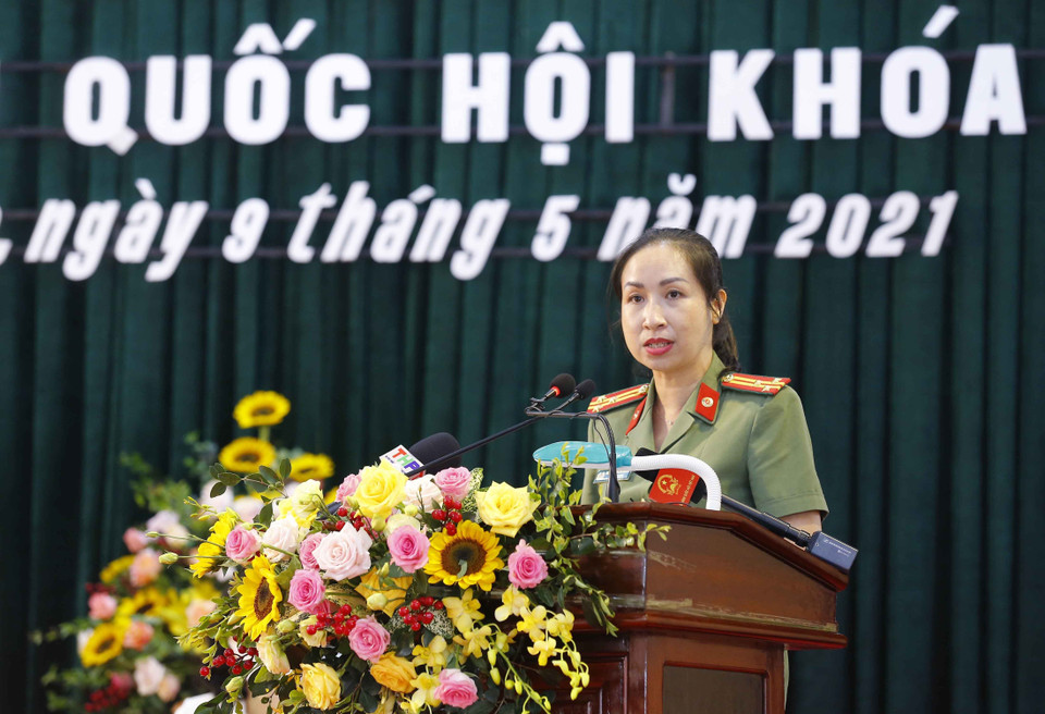 Ứng cử viên Nguyễn Thị Lan Hương, Chủ tịch Hội phụ nữ Công an Thành phố Hải Phòng, trình bày chương trình hành động. (Ảnh: Doãn Tấn/TTXVN)