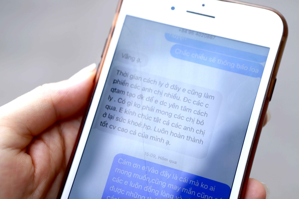 Một lời chúc ý nghĩa của công dân nhắn gửi cho đội ngũ y tế làm việc tại Trung đoàn 834. (Ảnh: Hoàng Hùng/TTXVN)