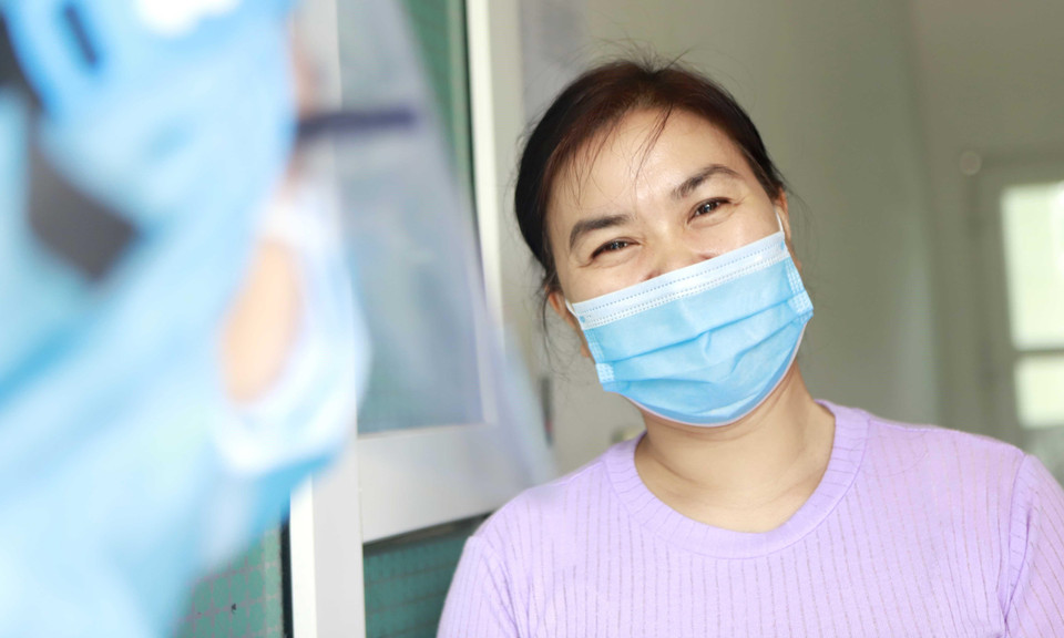 Niềm vui của một công dân tại Trung đoàn 834. (Ảnh: Hoàng Hùng/TTXVN)