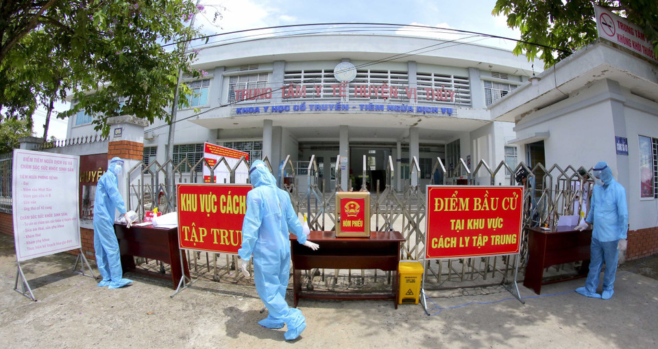 Diễn tập tình huống bầu cử tại khu cách ly tập trung, bệnh viện, cơ sở y tế. (Ảnh: Duy Khương/TTXVN)