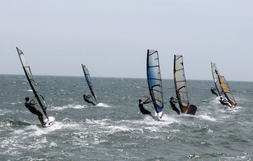 Giải lướt ván buồm quốc tế Việt Nam Fun Cup lần thứ X năm 2009 tại câu lạc bộ Jibe's Beach - Hàm Tiến, Thành phố Phan Thiết (Bình Thuận). (Ảnh: Nguyễn Thanh/TTXVN)