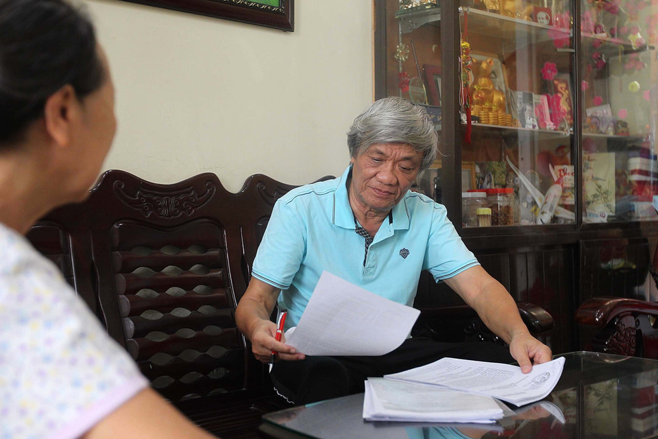 Gặp gỡ Nhà báo Hà Huy Hiệp, nguyên Trưởng Cơ quan thường trú Thông tấn xã Việt Nam tại Thành phố Hồ Chí Minh tại nhà riêng trên đường Quốc Hương, Quận 2. (Ảnh: Thanh Vũ/TTXVN)