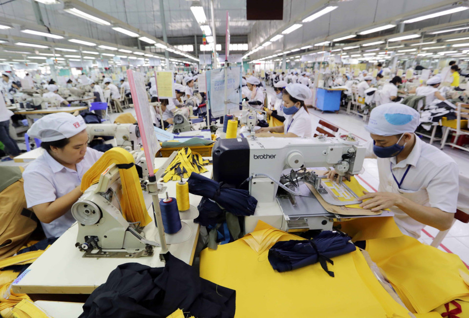 Công ty trách nhiệm hữu hạn may Tiến Thuận (thành phố Phan Rang, tỉnh Ninh Thuận) chuyên gia công hàng quần, áo các loại xuất khẩu sang thị trường Nhật Bản, Mỹ, châu Âu. (Ảnh: Trần Việt/TTXVN)