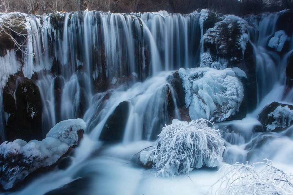 Các thác nước bị đóng băng. (Nguồn: QQ)