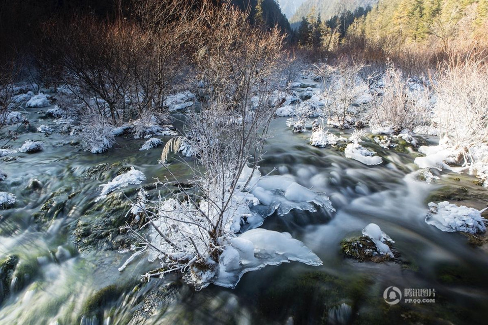 Băng tuyết bao phủ khắp nơi. (Nguồn: QQ)