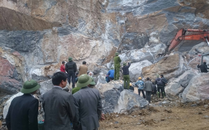 Hiện trường vụ sập mỏ đá tại thôn Đông Sơn, xã Yên Lâm, huyện Yên Định. (Ảnh: Duy Hưng- Khiếu Tư/TTXVN)