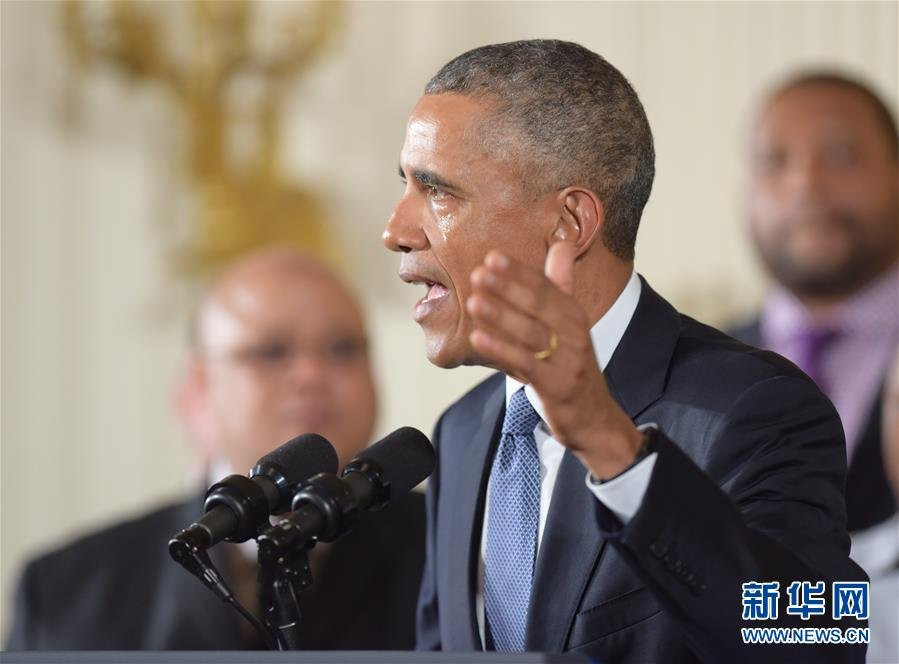 Ông Obama kêu gọi nước Mỹ thức tỉnh trước tình trạng bạo lực súng đạn.