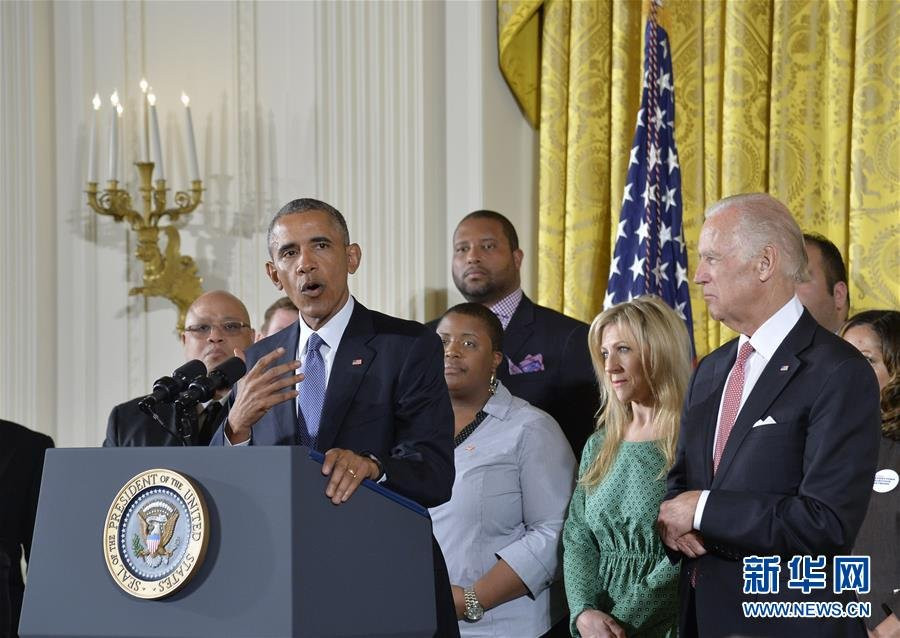 Tổng thống Mỹ Barack Obama đã quyết định đơn phương giải quyết vấn đề an ninh súng đạn tại Mỹ sau hàng trăm vụ xả súng đẫm máu tại nước này trong năm 2015 vừa qua, với việc sử dụng quyền hành pháp của Tổng thống không thông qua Quốc hội, đưa ra một loạt các quy định về kiểm soát súng đạn.