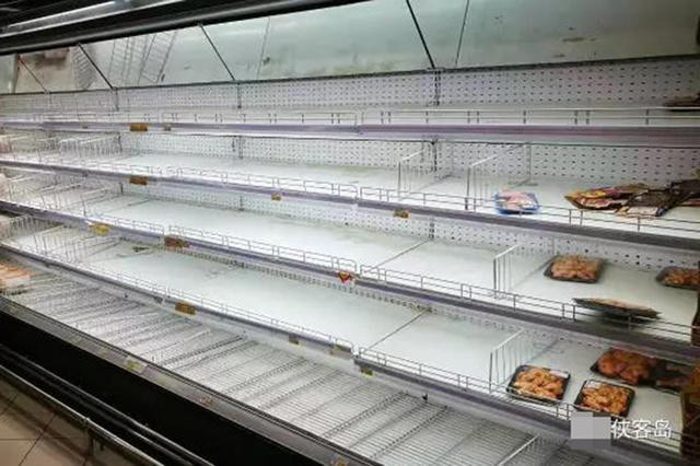 Sự bất bình của các nước vùng Vịnh đối với Qatar càng gia tăng gần đây, khi Quốc vương nước này Tamim bin Hamad Al Thani được cho là đã lên tiếng chỉ trích tâm lý chống Iran đang gia tăng trong khu vực. Dù Doha sau đó phủ nhận và thông báo rằng tin tặc đã tấn công trang mạng của hãng thông tấn Al-Jareeza và đưa ra thông tin sai lệnh.