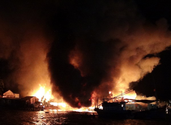 Khu nhà này được xây dựng chủ yếu bằng vật liệu dễ cháy như tấm gỗ, ván ép... (Ảnh: Nguyên Lý/TTXVN)