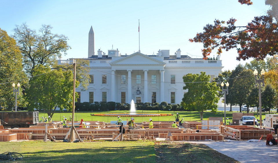 Nhà Trắng gấp rút hoàn thành các công đoạn chỉnh trang cuối cùng để phục vụ lễ nhậm chức. (Ảnh: Thanh Tuấn/Vietnam+)