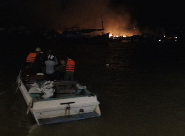 Vụ cháy xảy ra vào lúc gần 23 giờ ngày 17/1. (Ảnh: Nguyên Lý/TTXVN)