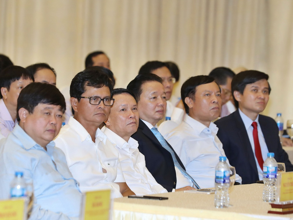 Các đồng chí lãnh đạo, nguyên lãnh đạo các cơ quan thông tấn, báo chí và đại biểu tham dự buổi gặp mặt. (Ảnh: Thống Nhất/TTXVN)