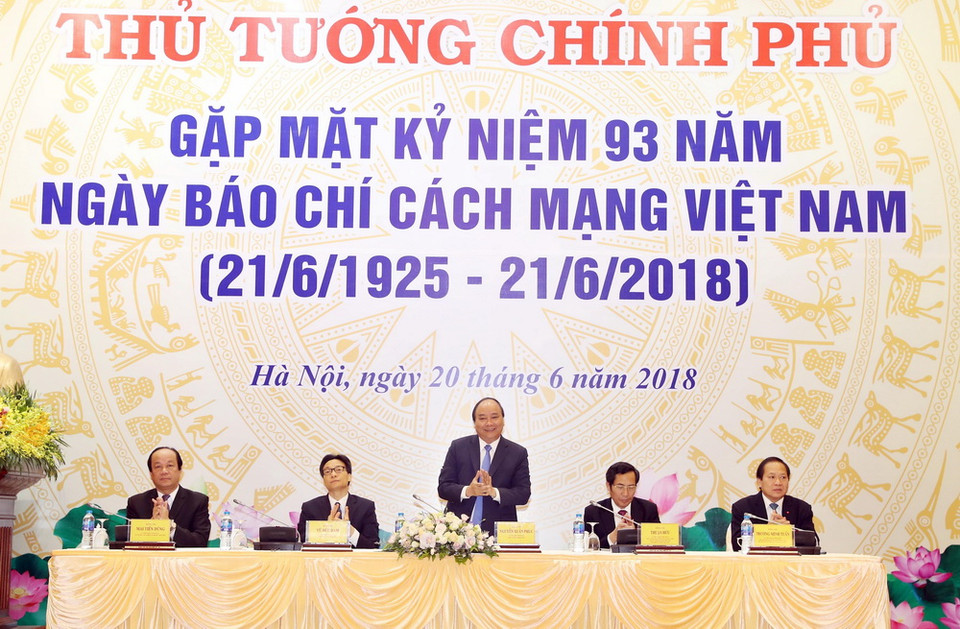 Thủ tướng Nguyễn Xuân Phúc gặp mặt đại diện các cơ quan thông tấn, báo chí trên cả nước, nhân dịp kỷ niệm 93 năm ngày Báo chí Cách mạng Việt Nam (21/6/1925-21/6/2018). (Ảnh: Thống Nhất/TTXVN)