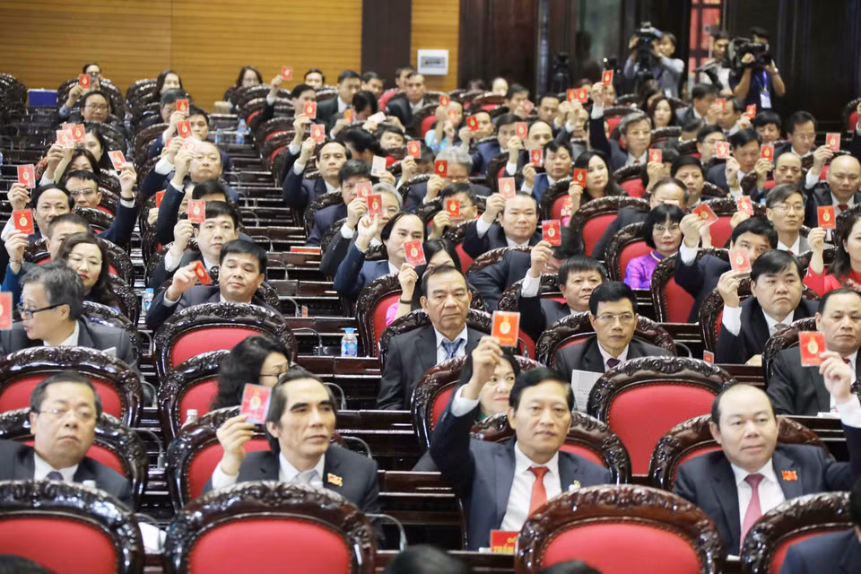 Đại biểu dự Đại hội biểu quyết thông qua Báo cáo thẩm tra tư cách đại biểu. (Ảnh: Phương Hoa/TTXVN)