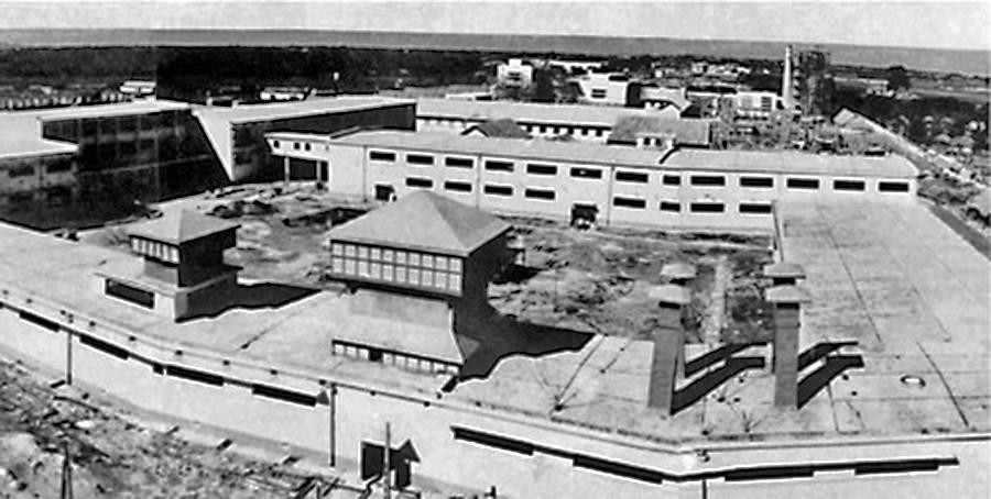 Trong thời kỳ cải tạo xã hội chủ nghĩa (1958-1960), một số khu công nghiệp được xây dựng như Thượng Đình, Thái Nguyên, Nam Định, Hải Dương, Quảng Ninh, Hải Phòng. Trong ảnh: Năm 1960, khu Thượng Đình đã có 3 nhà máy: Caosu Sao vàng, Thuốc lá Thăng Long và Xà phòng Hà Nội. (Ảnh: Tư liệu/TTXVN phát)