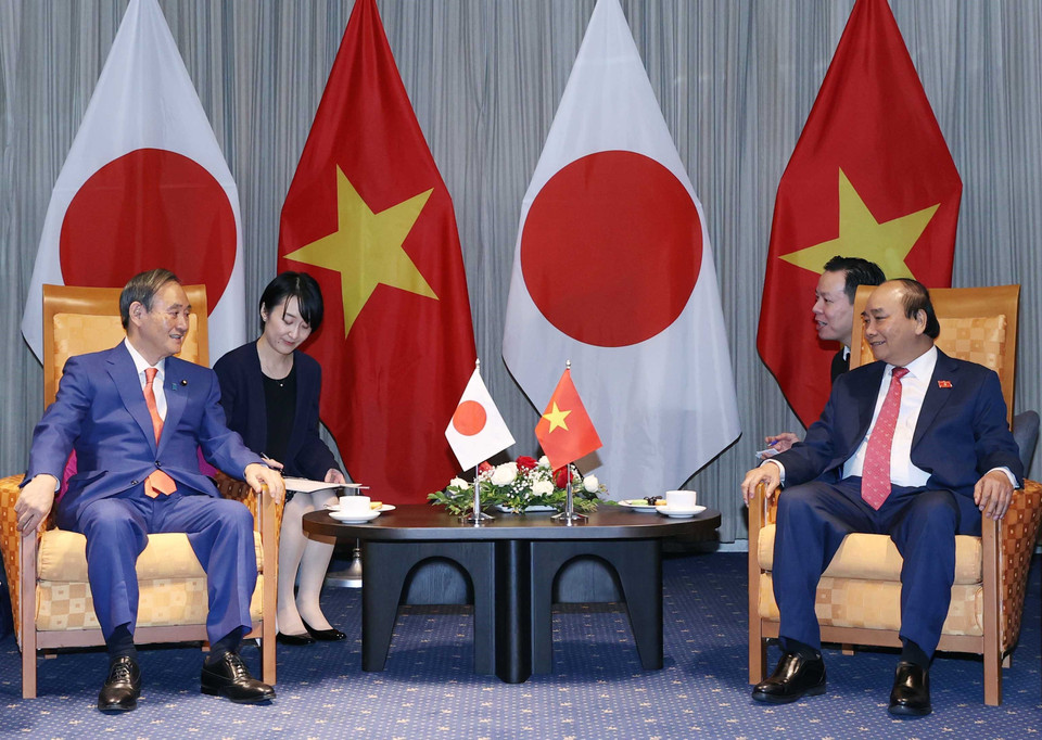Thủ tướng Nguyễn Xuân Phúc và Phu nhân gặp gỡ Thủ tướng Nhật Bản Suga Yoshihide và Phu nhân. (Ảnh: Thống Nhất/TTXVN)