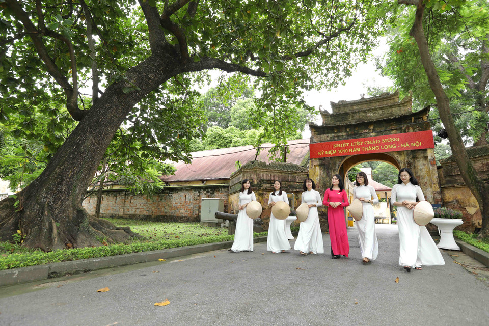 Cổng số 9 Hoàng Diệu là một trong các cổng vào khu di tích Hoàng Thành Thăng Long. (Nguồn: TTXVN)