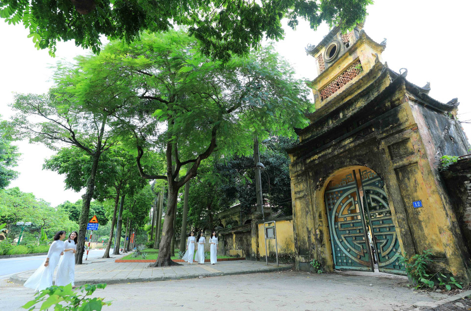 Cổng Hành cung nằm tại số 12 Nguyễn Tri Phương lối vào khu di tích Hoàng Thành Thăng Long. (Nguồn: TTXVN)